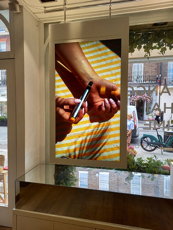 Hanging Double-Sided Window Display 43'' - 55''