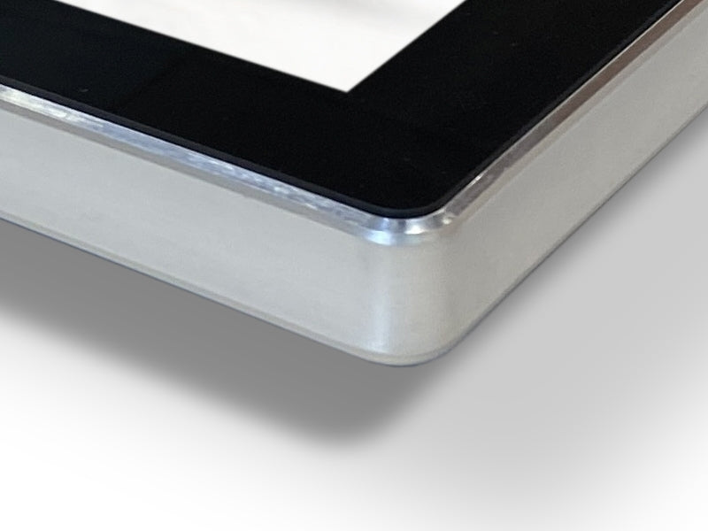 Slimline Pro Digital Advertising Display screen close-up edge finishing - Be Quantum